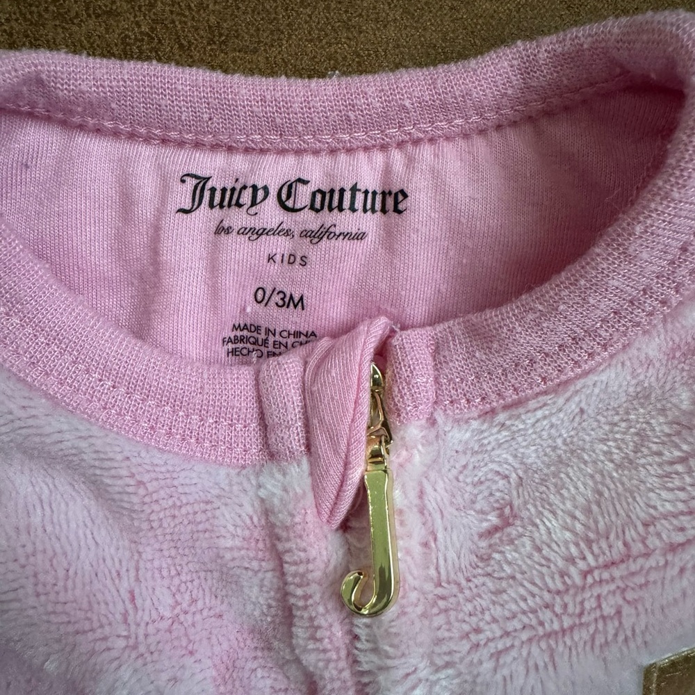 Juicy couture baby girl onesie size 0-3 months. Excellent condition - Picture 4 of 4